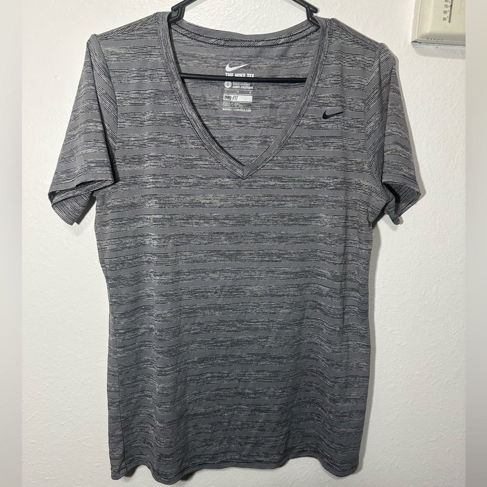 Nike - Black, White, and Grey Athletic Tee - Size L